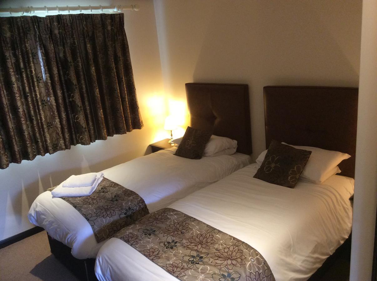 The Coach & Horses Inn Chislehampton Ngoại thất bức ảnh